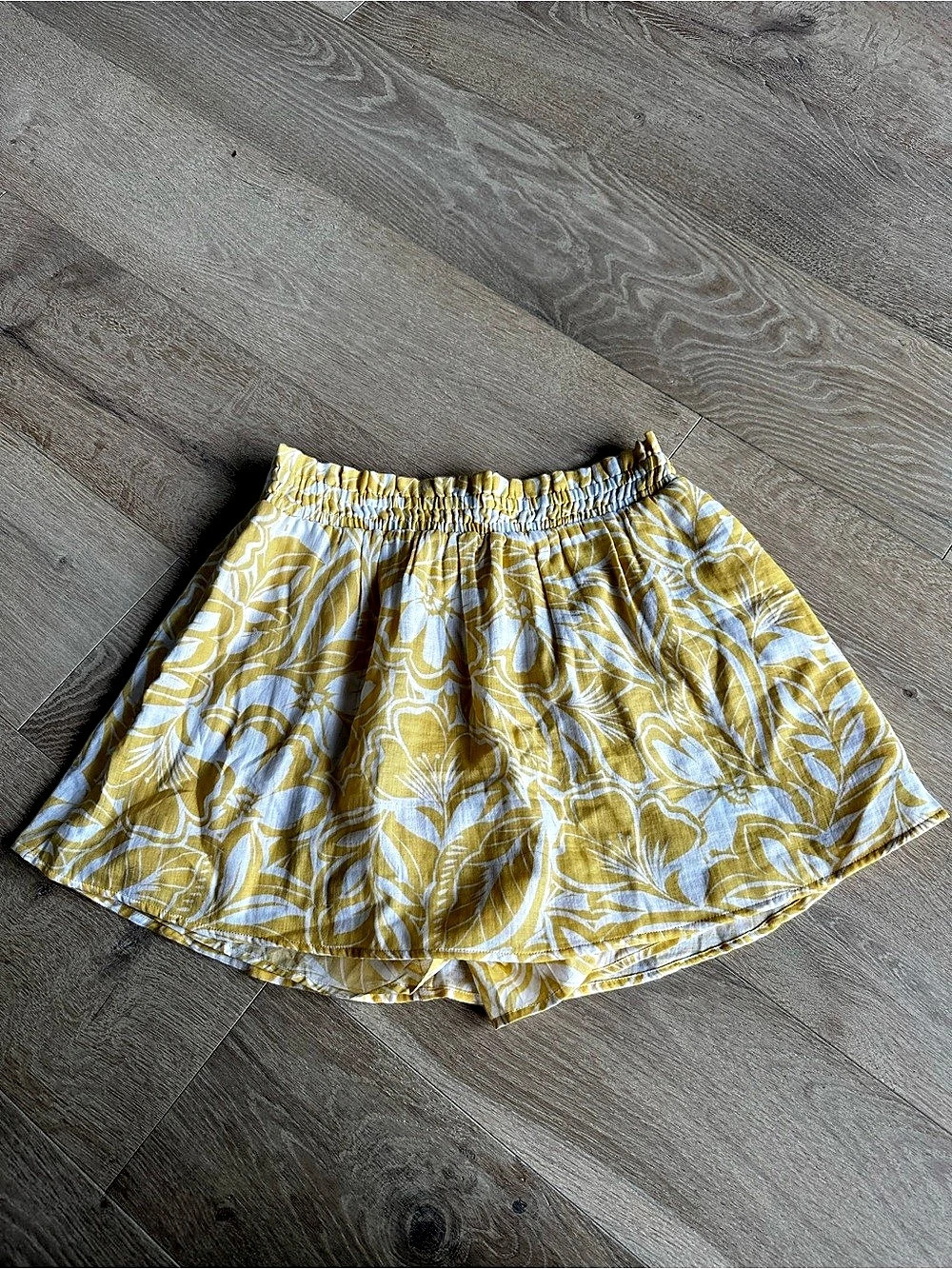 Old Navy Abstract Mini Skirt in Yellow & White
